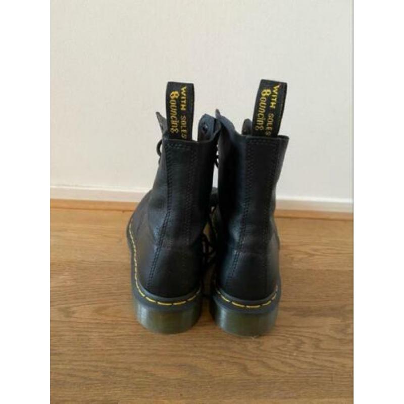 Dr. Martens maat 39 2 keer gedragen dus echt als nieuw