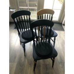 Vintage houten stoelen opgeknapt