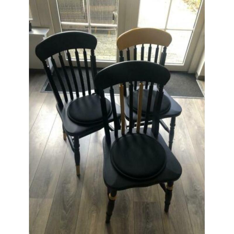 Vintage houten stoelen opgeknapt
