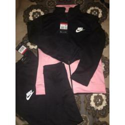 Nieuwe Nike trainingspak mt 152