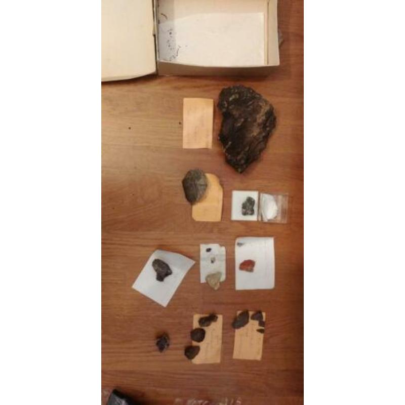 collectie mineralen/quartzen: o.a.zilvererts, hematiet,halie