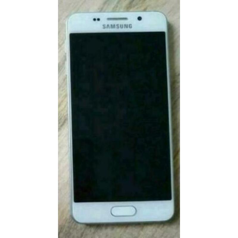 Samsung Galaxy A3 (2016) wit