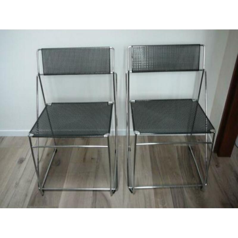 2 zwart/chroom metalen stoelen