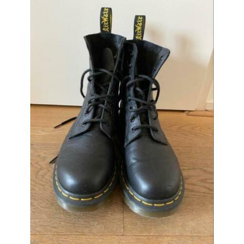 Dr. Martens maat 39 2 keer gedragen dus echt als nieuw