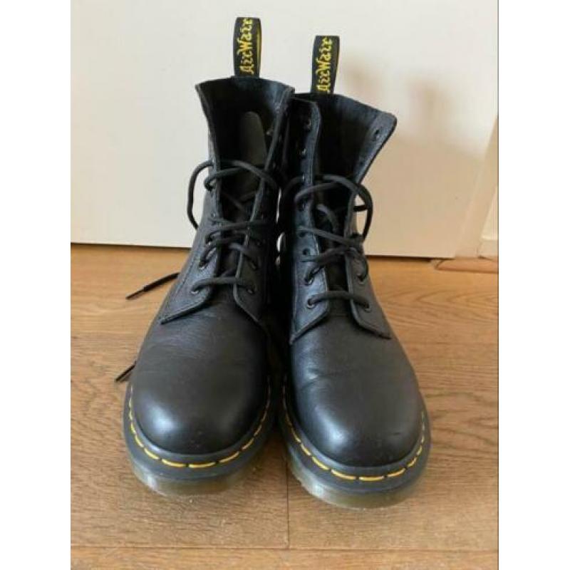 Dr. Martens maat 39 2 keer gedragen dus echt als nieuw