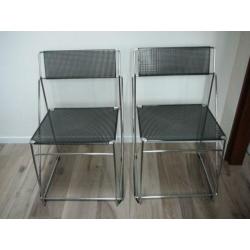 2 zwart/chroom metalen stoelen