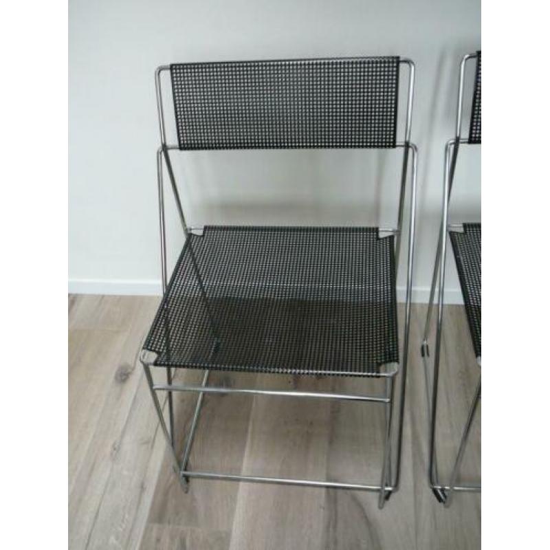 2 zwart/chroom metalen stoelen