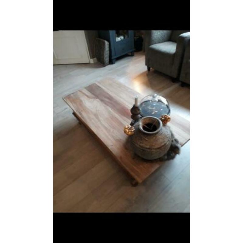 Mooie salontafel 130 bij 70 bij 37
