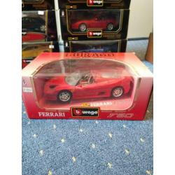 Bburago Ferrari 1/18, 15 modellen.
