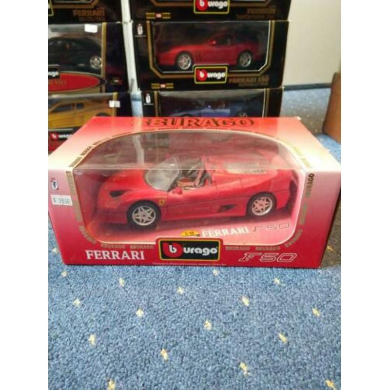 Bburago Ferrari 1/18, 15 modellen.