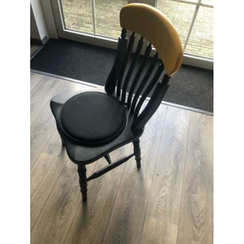 Vintage houten stoelen opgeknapt