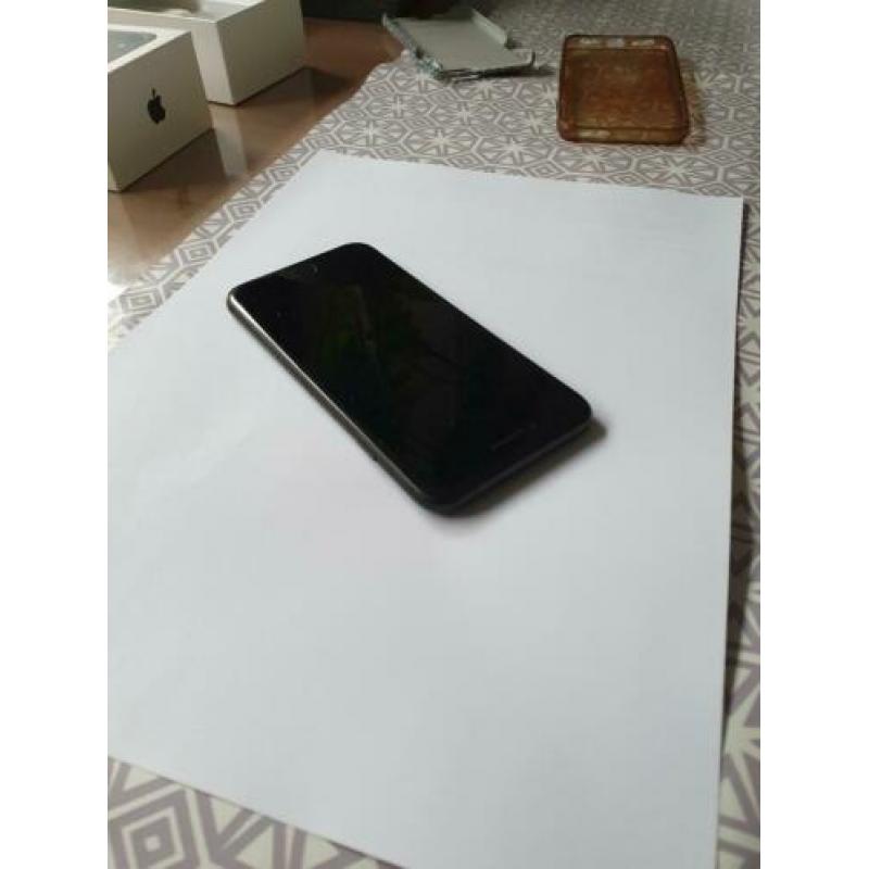 I-Phone 7 + 2 hoesjes