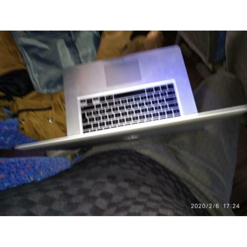 MacBook pro late 2011
