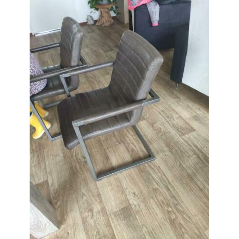 4 leren eetstoelen