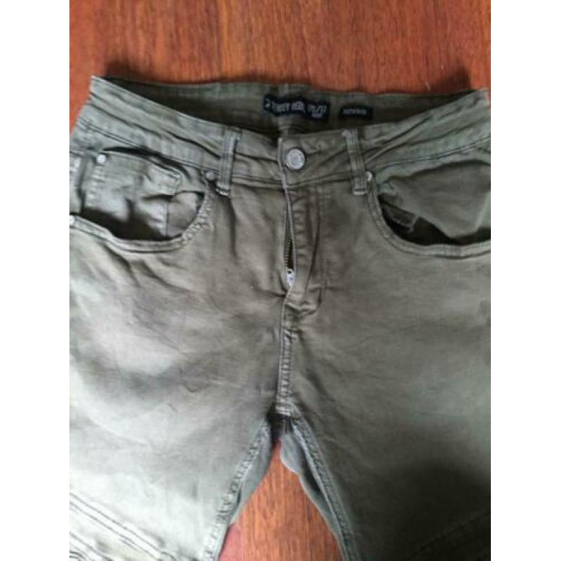 Legergroene biker jeans met zwart shirt , coolcat maat 164