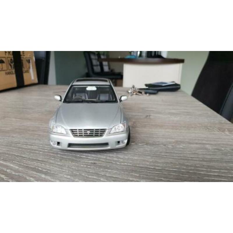 Toyota Altezza Lexus is200 schaal 1:18
