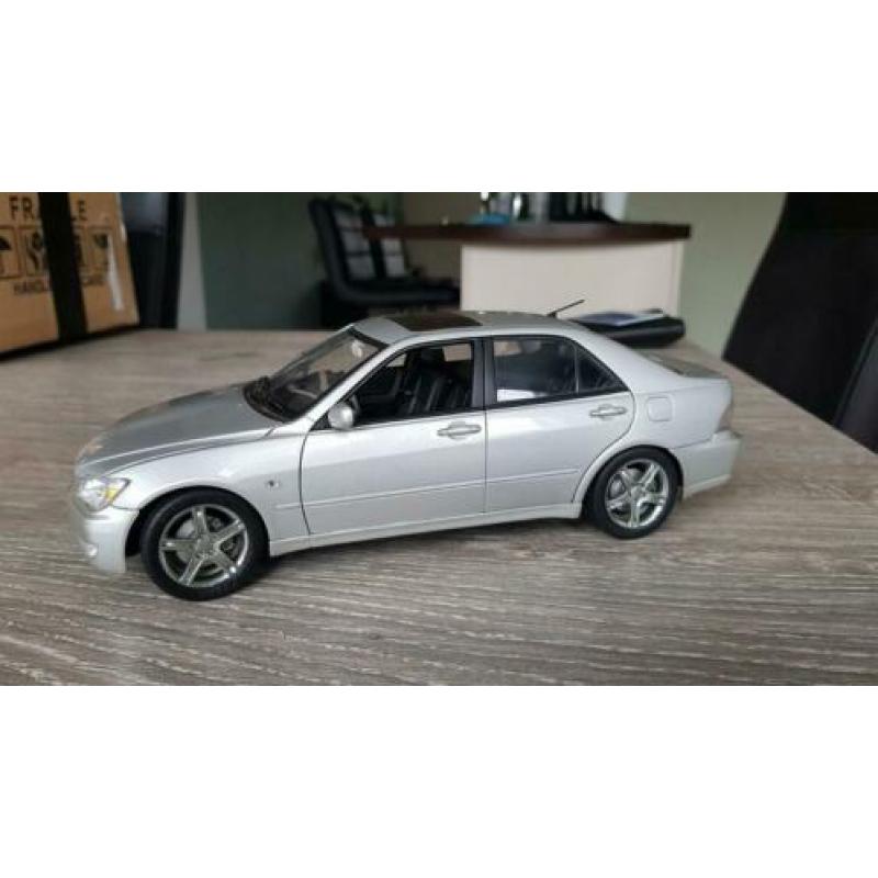 Toyota Altezza Lexus is200 schaal 1:18