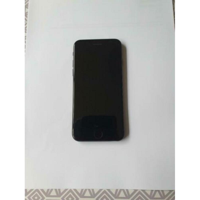 I-Phone 7 + 2 hoesjes