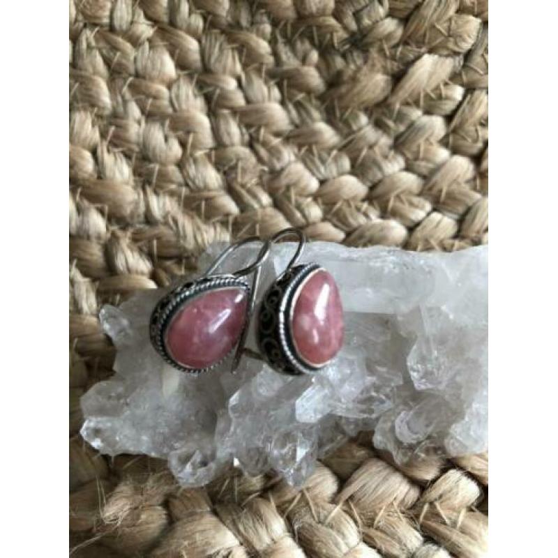 Zilveren oorbellen met rhodochrosiet