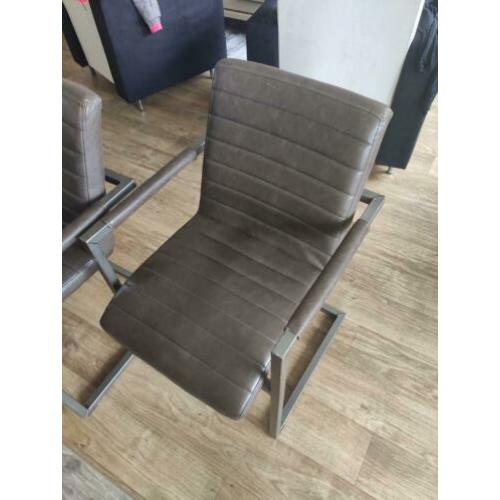4 leren eetstoelen