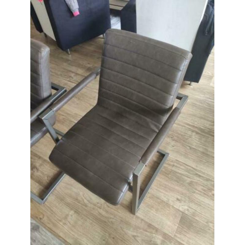 4 leren eetstoelen