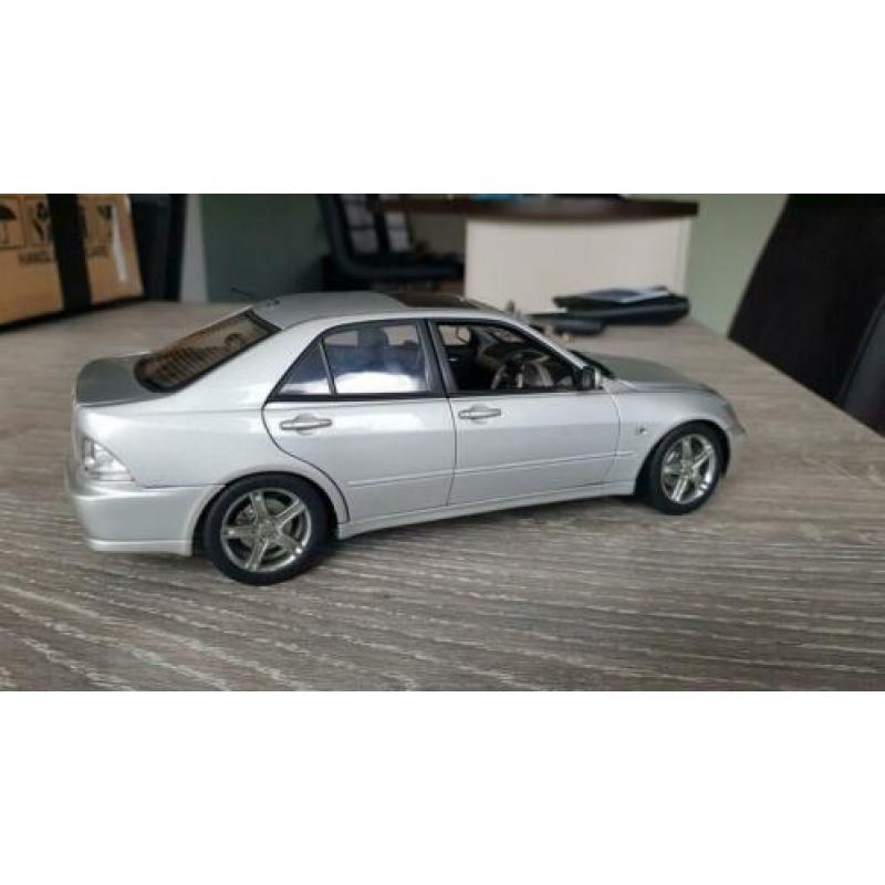 Toyota Altezza Lexus is200 schaal 1:18