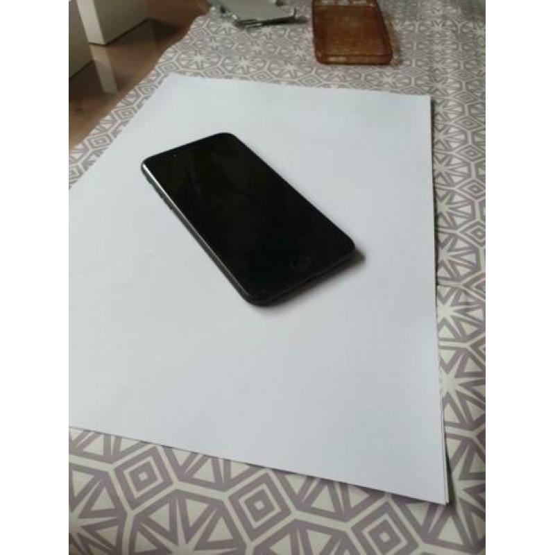 I-Phone 7 + 2 hoesjes
