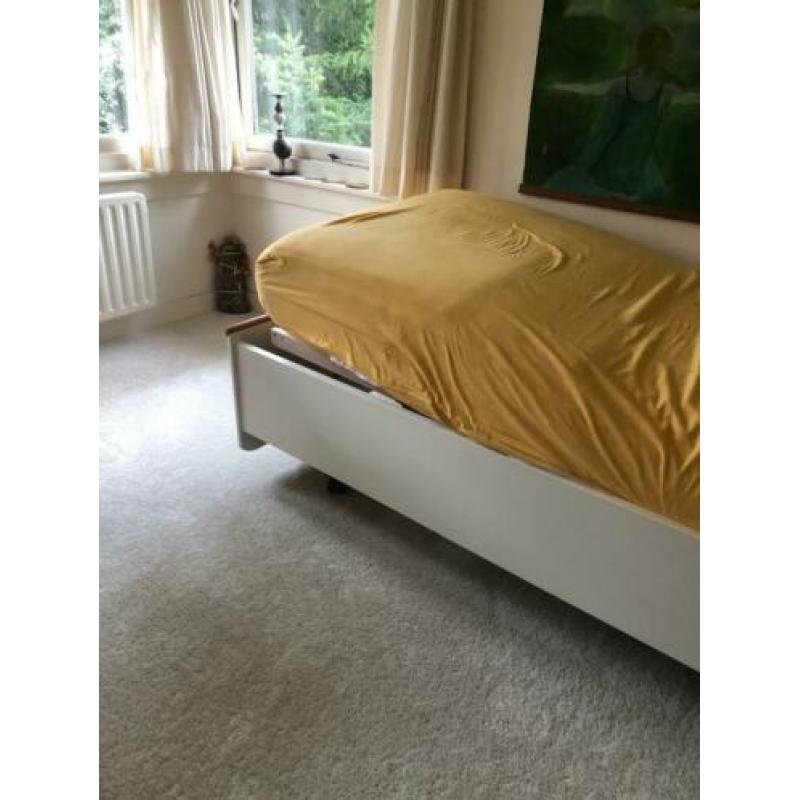 Bed met zgan matras