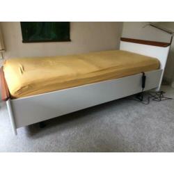Bed met zgan matras
