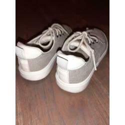 Schoenen maat 27/28 zandkleur!