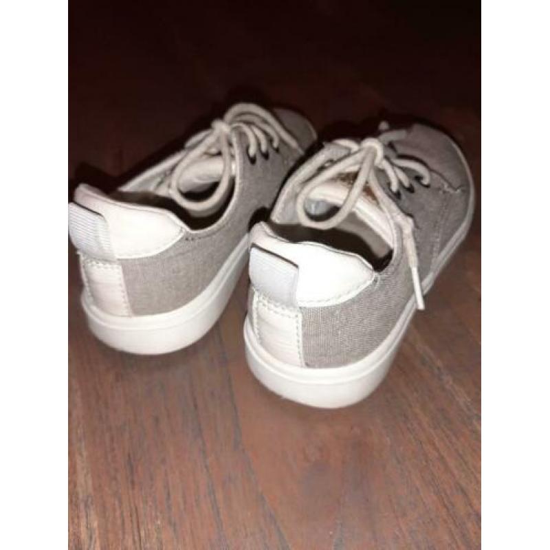 Schoenen maat 27/28 zandkleur!