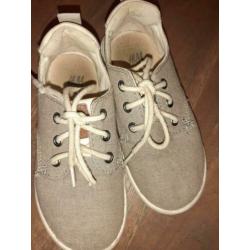 Schoenen maat 27/28 zandkleur!