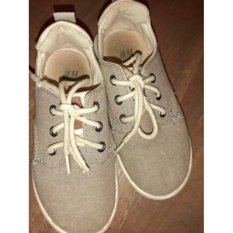 Schoenen maat 27/28 zandkleur!