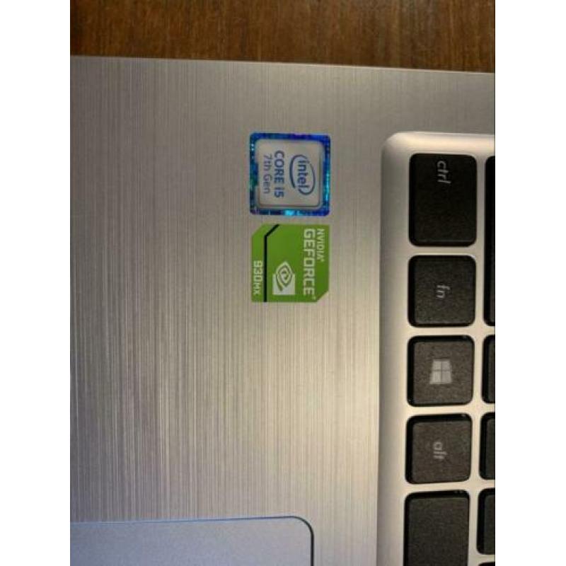 Asus laptop r558u