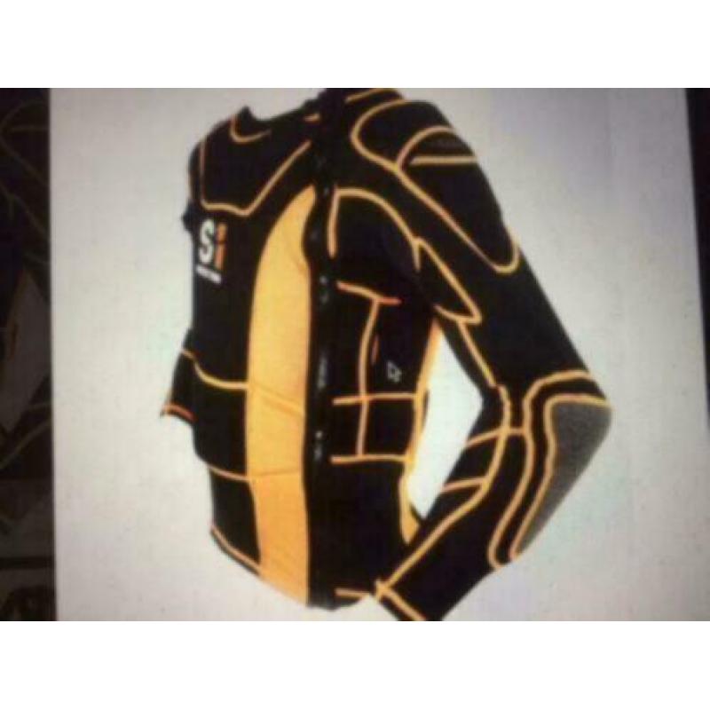 S1, Safety First Meybo BMX Bodyprotector, Zwart/Oranje Nieuw