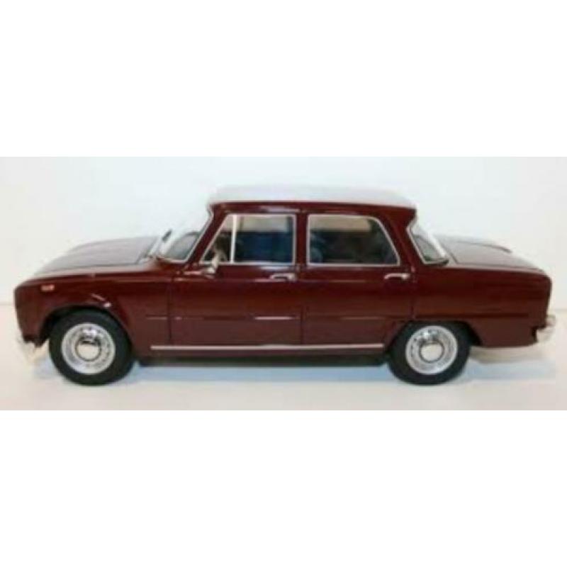 Alfa Giulia 1300 Minichamps DARK RED