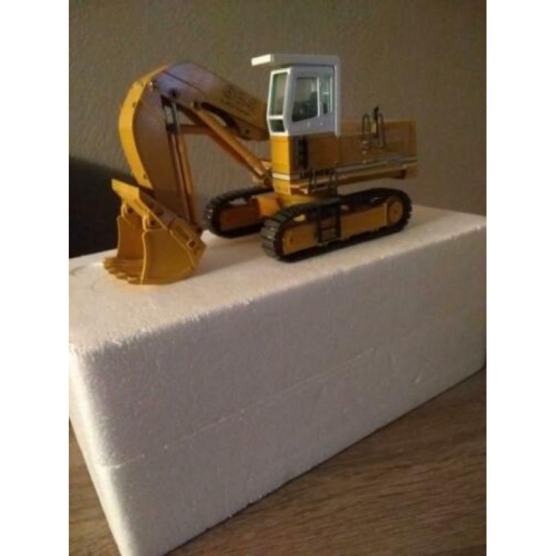 Ik hep een LIEBHERR R 984 1:50
