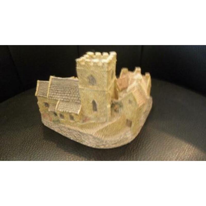 lilliput lane looks castle street Hand Painted (David Winter