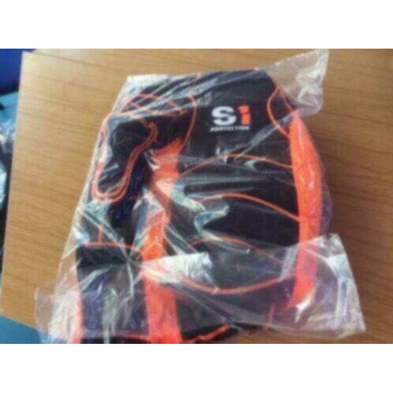 S1, Safety First Meybo BMX Bodyprotector, Zwart/Oranje Nieuw