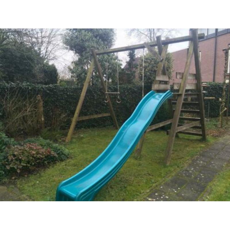Speeltoestel met glijbaan en diverse accessoires