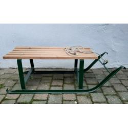 Antieke Slee, groen metaal Lengte: 86 cm Breed: 34 cm