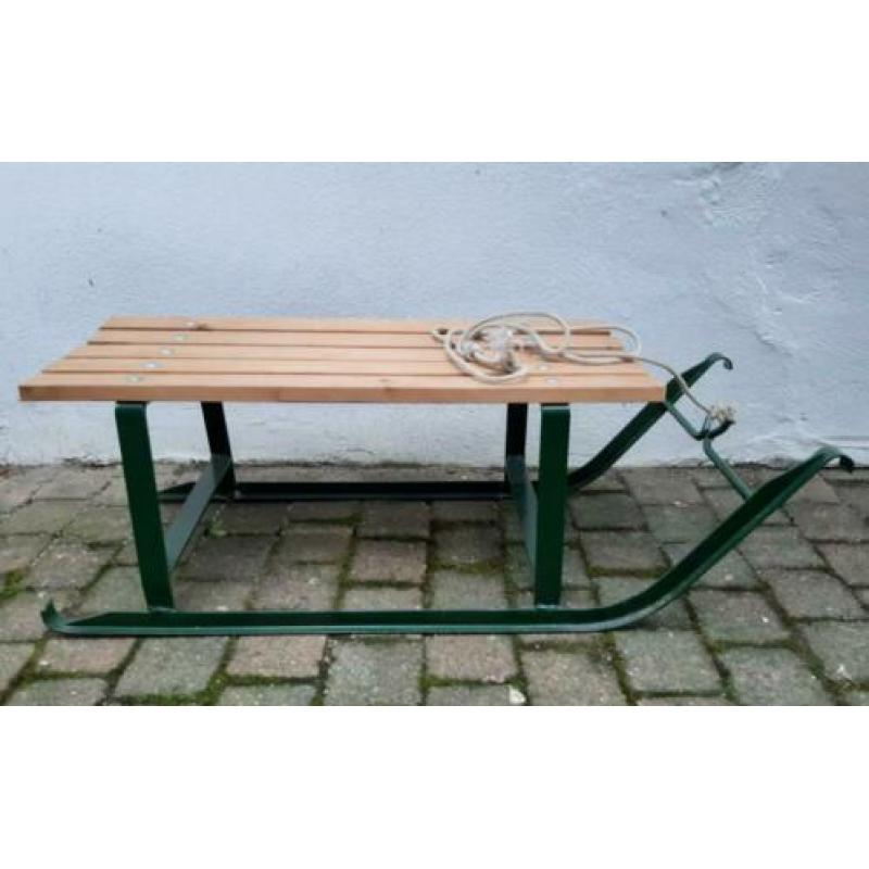 Antieke Slee, groen metaal Lengte: 86 cm Breed: 34 cm