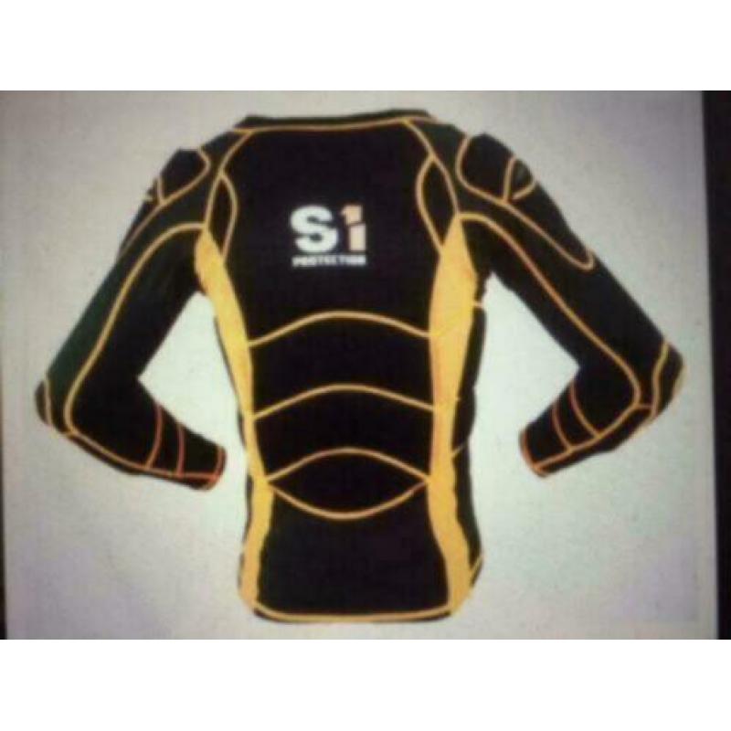 S1, Safety First Meybo BMX Bodyprotector, Zwart/Oranje Nieuw