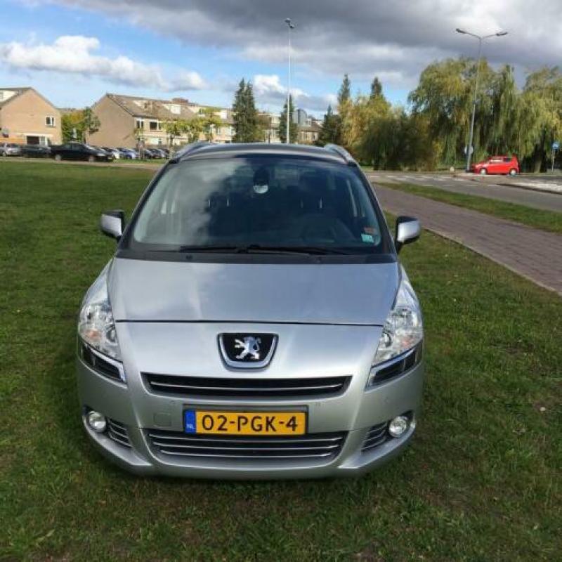 Peugeot 5008 2.0 Hdif 110KW 7PL 2011 Grijs