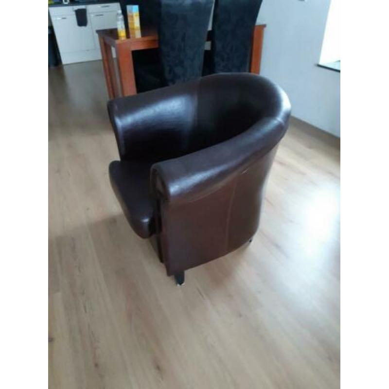 Leren bruine fauteuil.