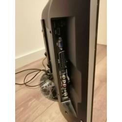 Salora LCD tv 24 inch tv met ingebouwde dvd speler.