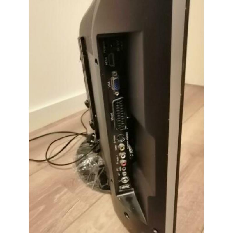 Salora LCD tv 24 inch tv met ingebouwde dvd speler.