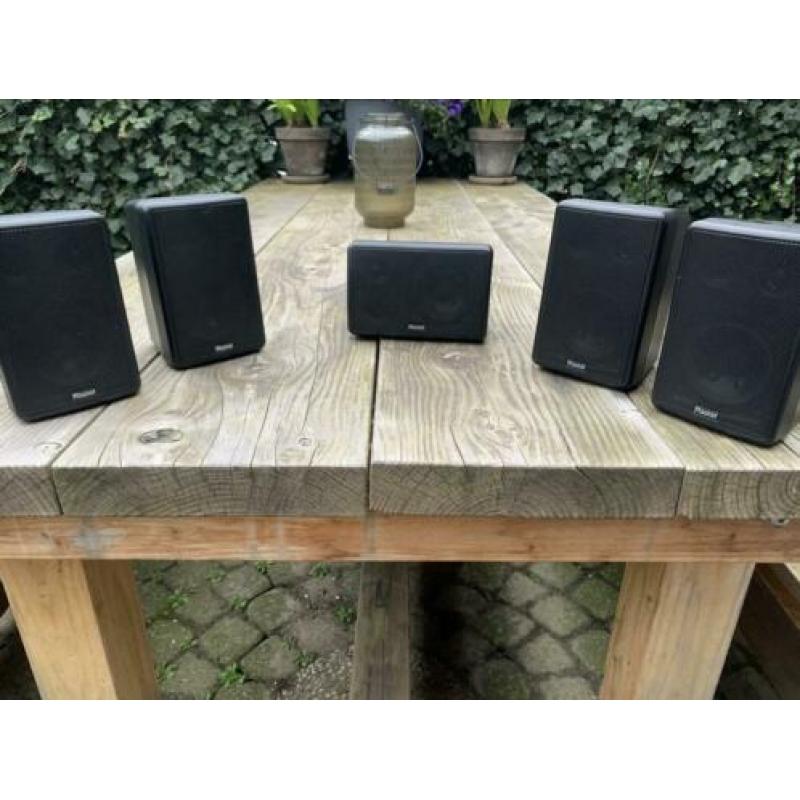 Surround speakers van Magnat.
