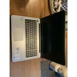 Asus laptop r558u