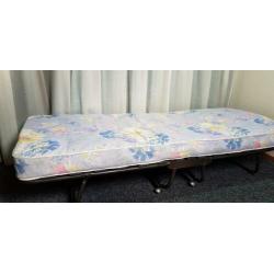 Logeerbed in klapbaar.
